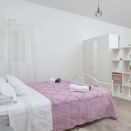 Guest House Studio Apartment Kastela