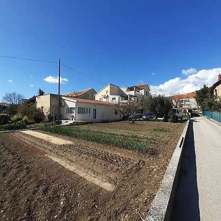 Апартаменты Guest House Studio Apartment