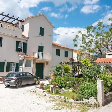 Apartment Guest House Studio Apartment Kastela