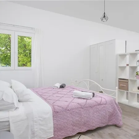 Guest House Studio Apartment *